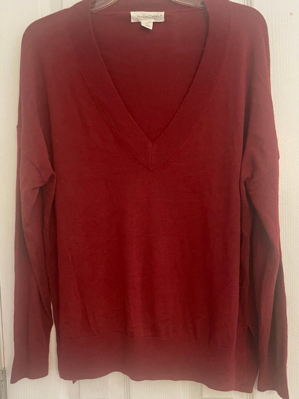 Treasure and Bond VNeck LSleeved Crimson Lightweight Pullover Sweater, A66